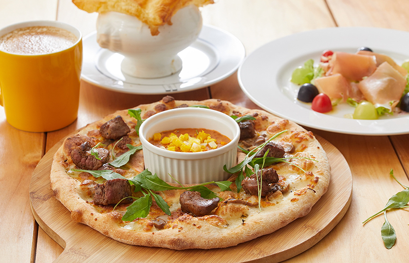 嫩肩骰子牛肉佐蕃茄肉酱pizza