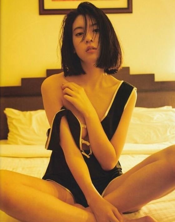 三吉彩花美的不是只有腿而已！《今際之國》的冷豔幹部、也是周杰倫 MV 女主角！
