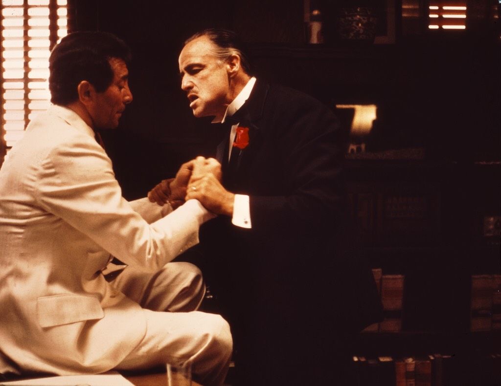 Johnny Fontane 角色原型就是 Frank Sinatra。