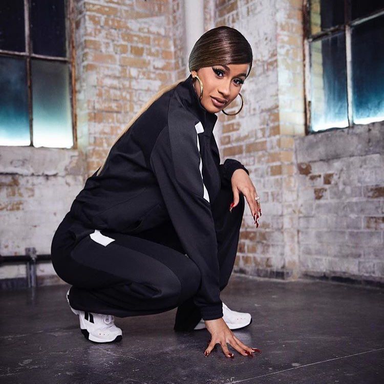 不穿 Yeezy 改上腳 Reebok 的 Kanye West，究竟葫蘆裡賣什麼藥？潮流新聞GQ瀟灑男人網