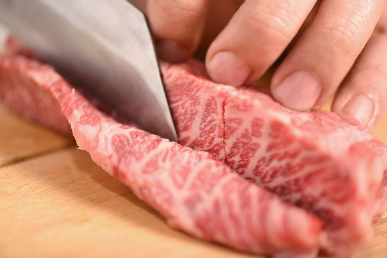 好嗨  日本A5和牛、澳洲M7和牛與美國Choice牛小排吃到飽，比買生肉還便宜 美食GQ瀟灑男人網