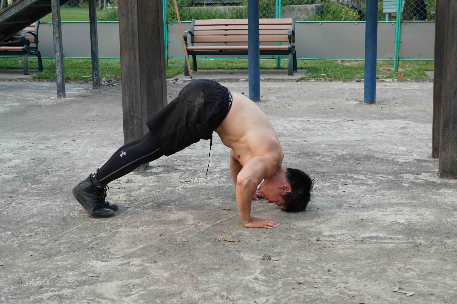 上身強化版鍛鍊 不必上健身房在公園照樣練出好身材