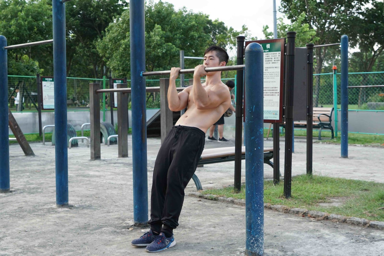 上身強化版鍛鍊 不必上健身房在公園照樣練出好身材