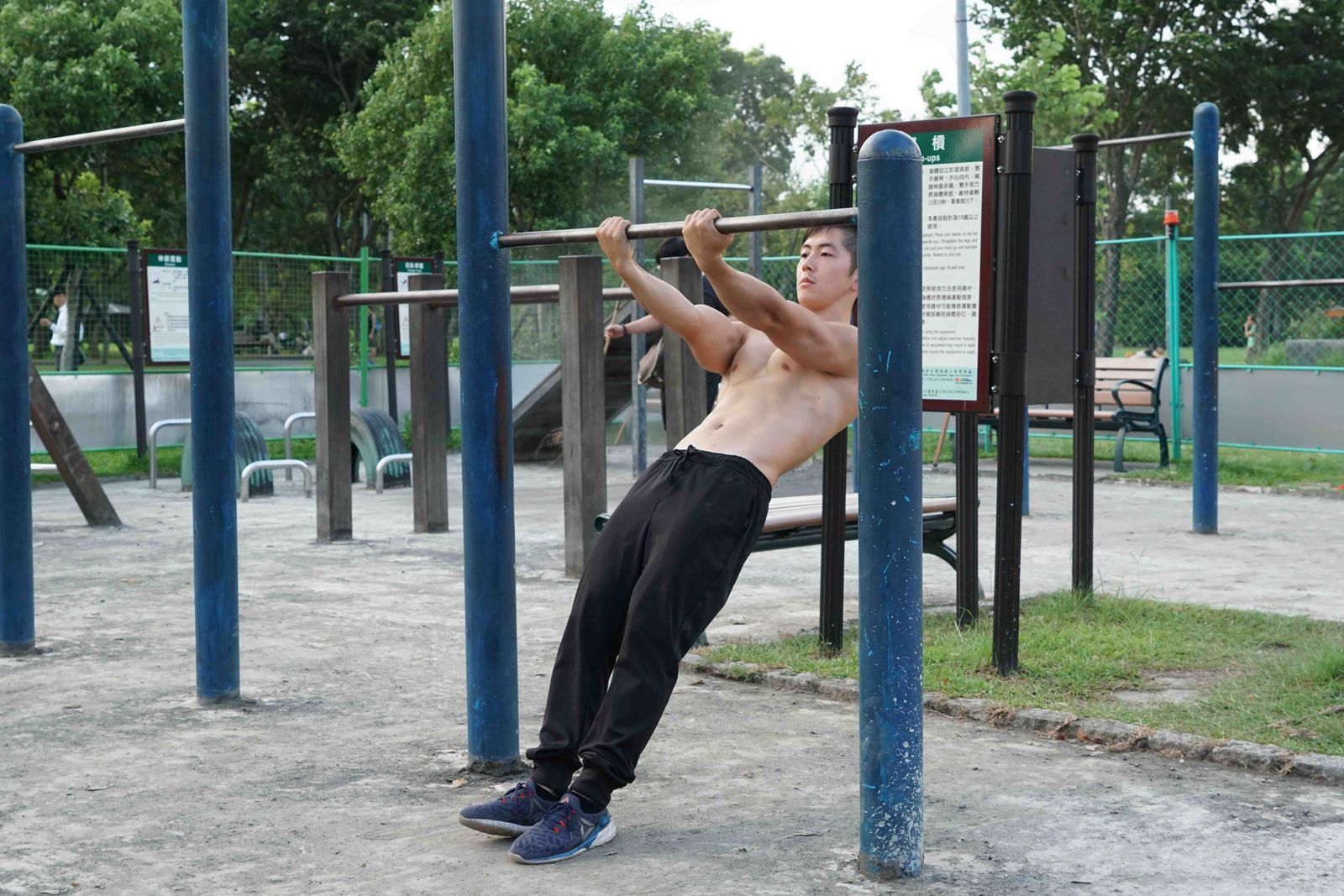 上身強化版鍛鍊 不必上健身房在公園照樣練出好身材
