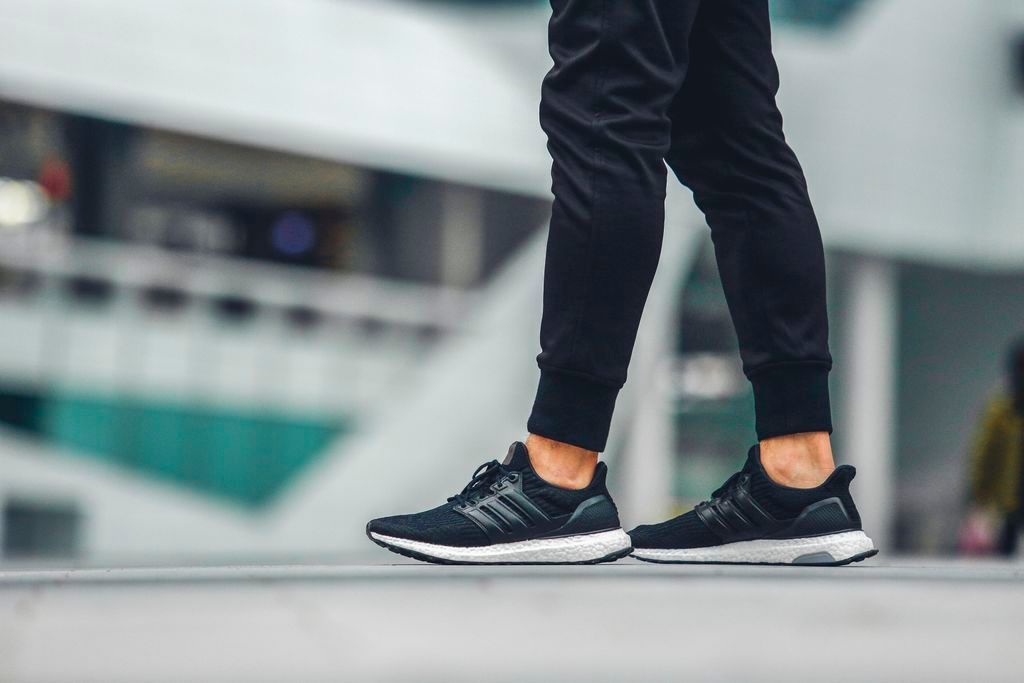 加入皮革質地的UltraBOOST LTD 王者頭銜，當之無愧！潮流新聞GQ瀟灑男人網