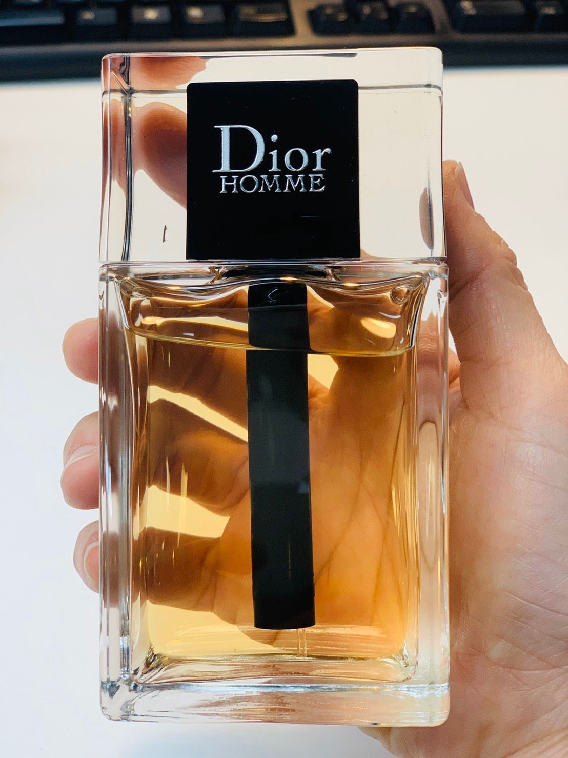 【情人節噴什麼香水好】最好是剛柔並濟那一款，DIOR HOMME淡香水用一瓶香水囊括了細膩萬變風趣激情溫柔雅痞真實坦率