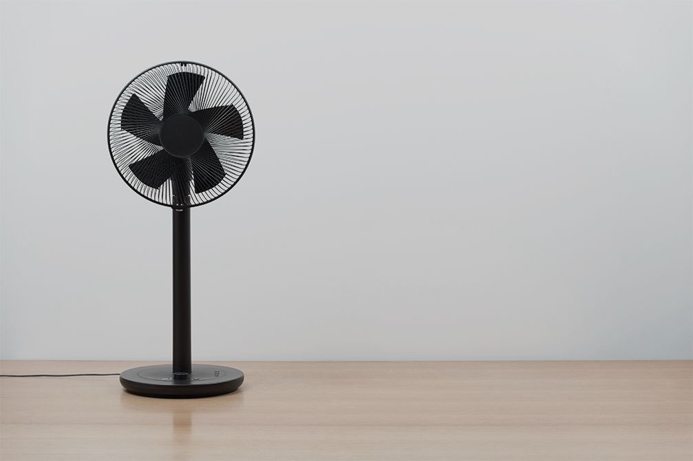 夏天的必備家電當然要選最好看的！除了Dyson以外還有「這九款造型風扇」好看又好用！