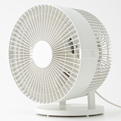 夏天的必備家電當然要選最好看的！除了Dyson以外還有「這九款造型風扇」好看又好用！