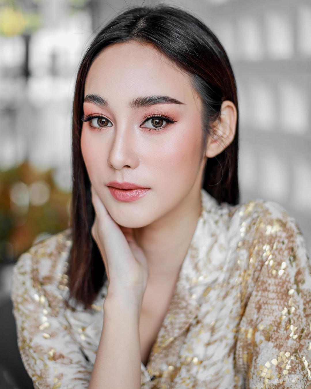又柔又辣的美顏！「新生代泰劇女神」Tisanart Sornsuek 令人捨不得轉台！
