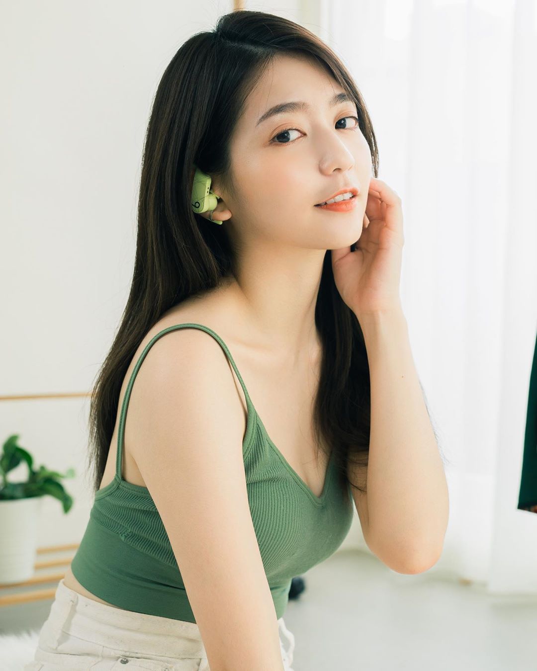 這雙大眼看不膩！「電機系朴信惠」正妹模特兒拔辣，嗓音甜進你心裡！