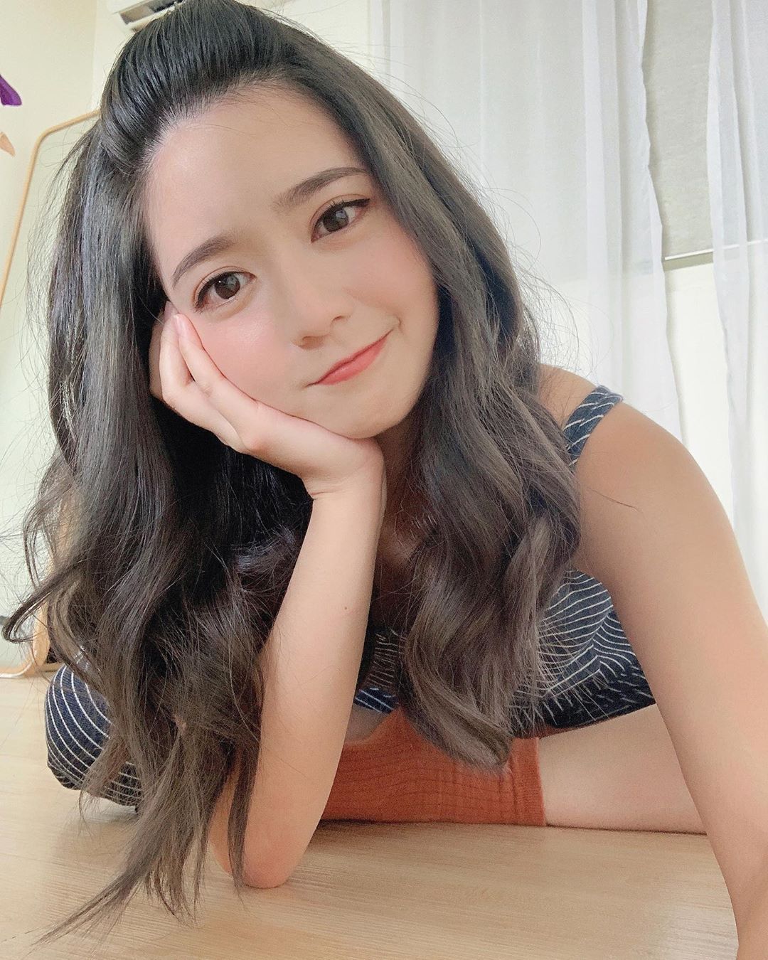 這雙大眼看不膩！「電機系朴信惠」正妹模特兒拔辣，嗓音甜進你心裡！