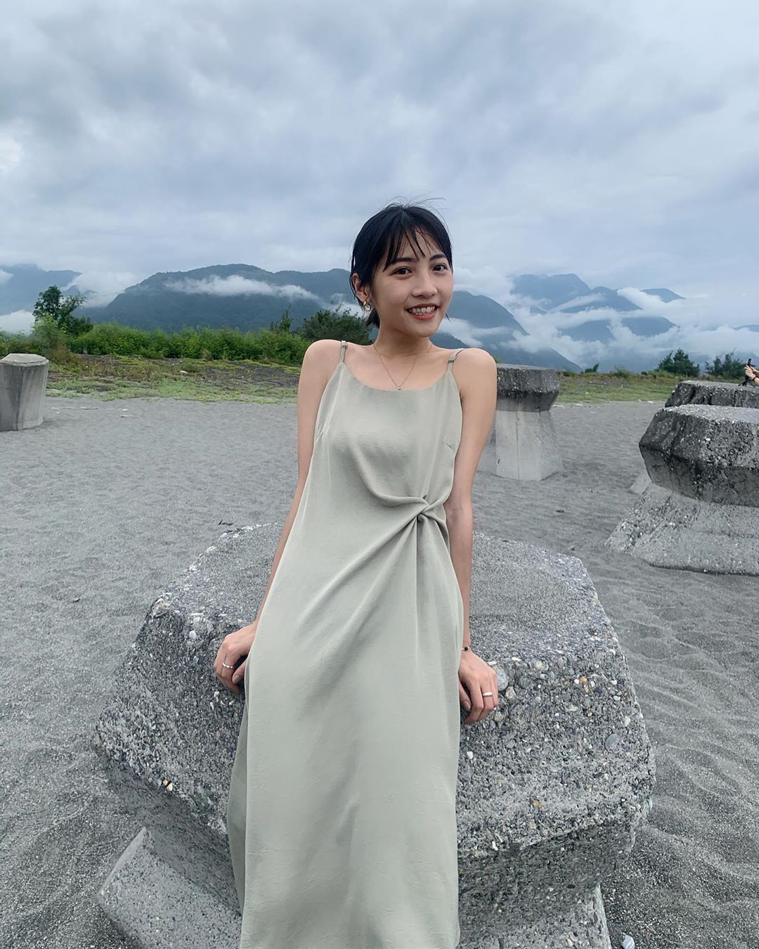 瘦子 E.SO 新歌 MV 女主角是她！林映彤「小背心真理褲」清純感氣質立馬成為熱門關鍵字！