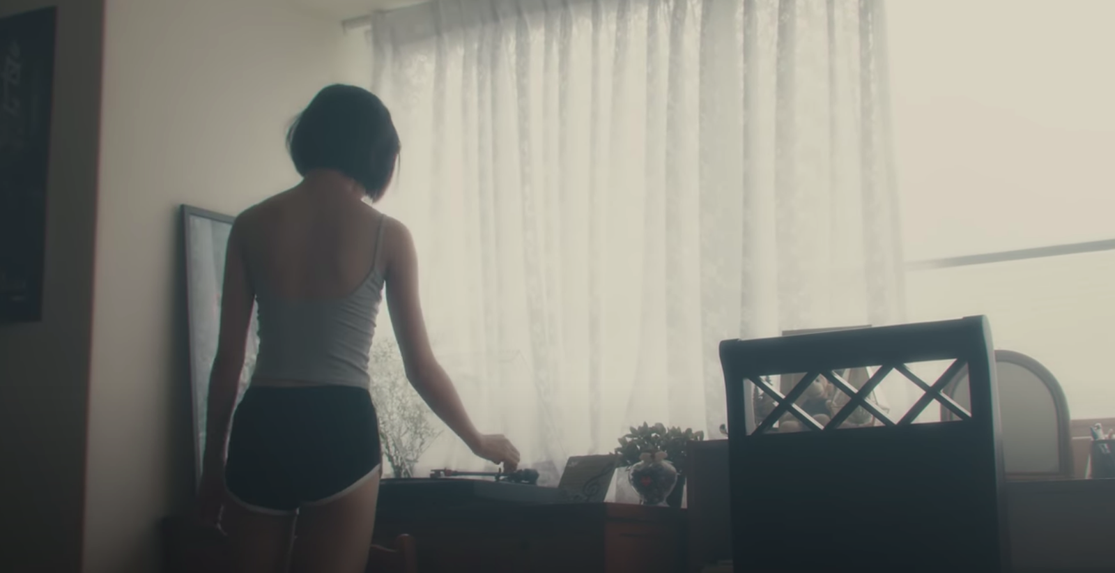 瘦子 E.SO 新歌 MV 女主角是她！林映彤「小背心真理褲」清純感氣質立馬成為熱門關鍵字！