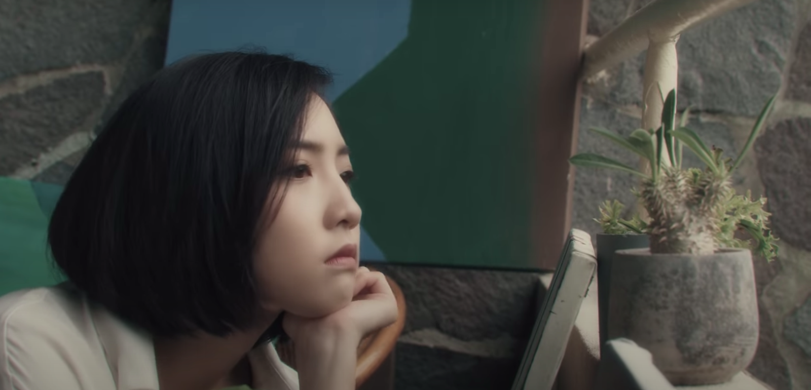 瘦子 E.SO 新歌 MV 女主角是她！林映彤「小背心真理褲」清純感氣質立馬成為熱門關鍵字！
