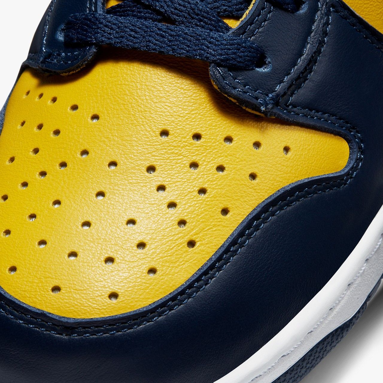 又一經典配色強勢回歸！Nike Dunk High「Michigan」將在下週迎來正式發售！