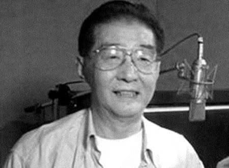 《櫻桃小丸子》爺爺就是他！吳孟達御用配音員「胡立成」演活周星馳近 20 部電影，曾為《阿拉丁》《天外奇蹟》等迪士尼、皮克斯作品配音