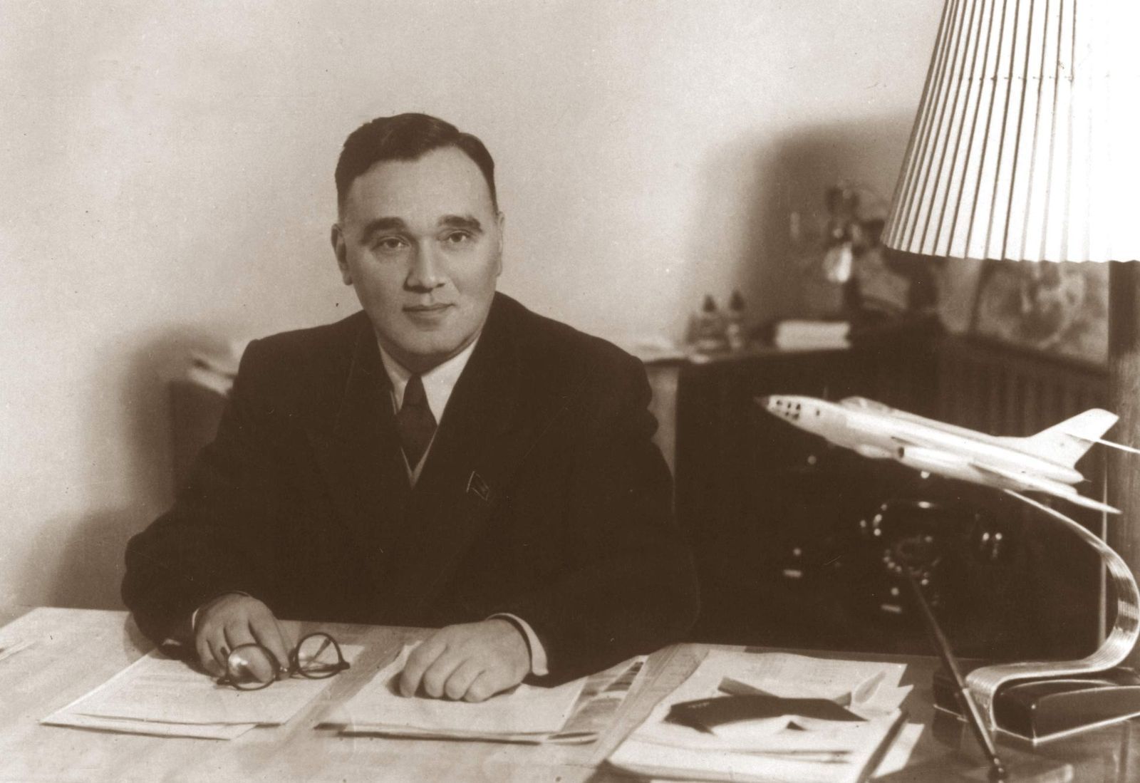 Yakovlev 是蘇聯重要的航空設計師，曾推出相當多元的作品，軍階達一級上將。