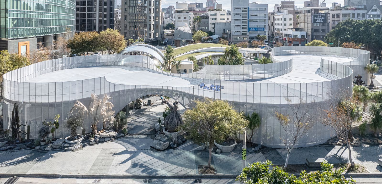 非典型大人公園！台中「PARK2 草悟廣場」正式開幕：集結 16 個特色品牌、滿滿植栽打造，五大亮點一次看！