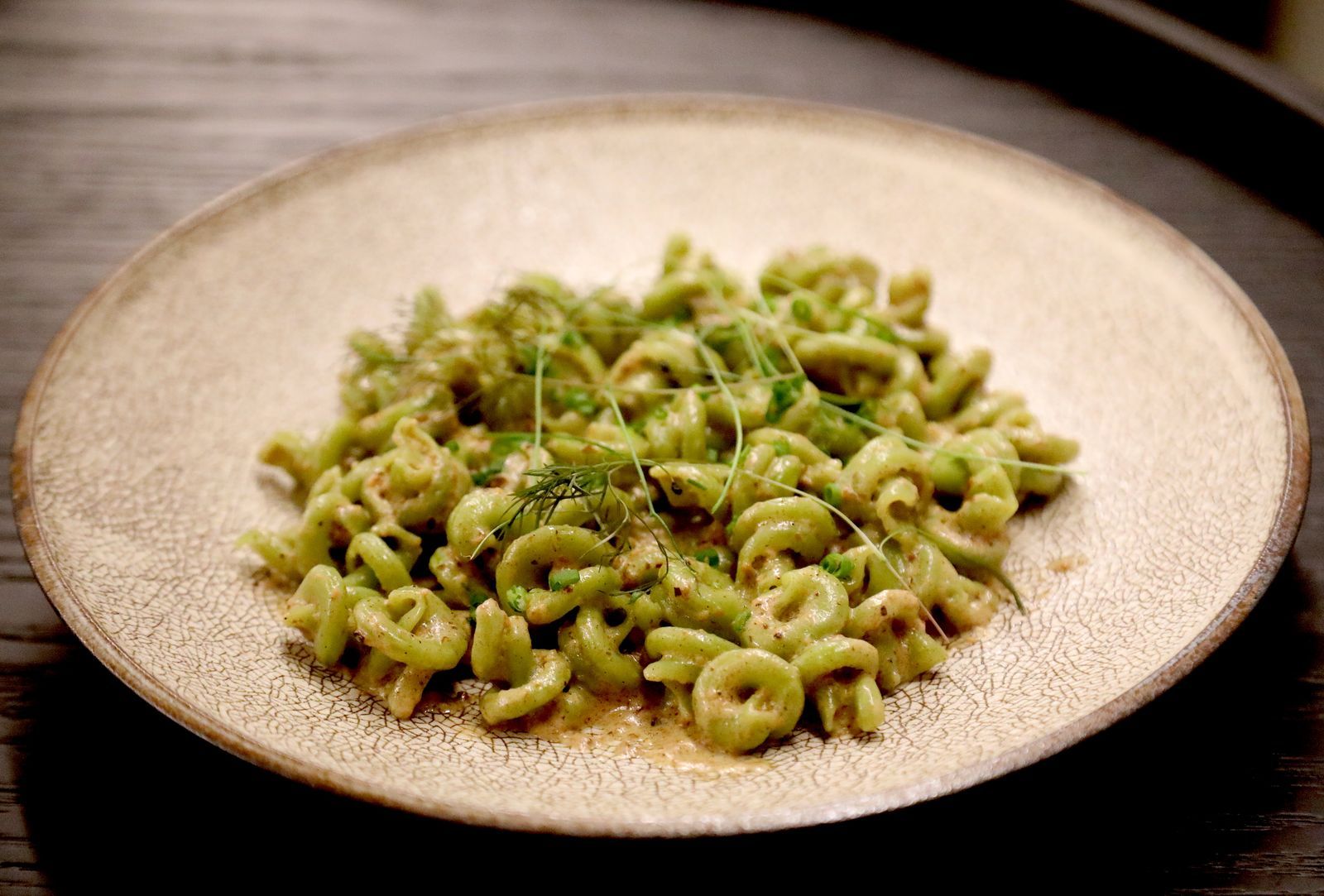 「Umami 義大利麵」的醬汁是使用香菇跟味增做成，是一道「純素」的料理。