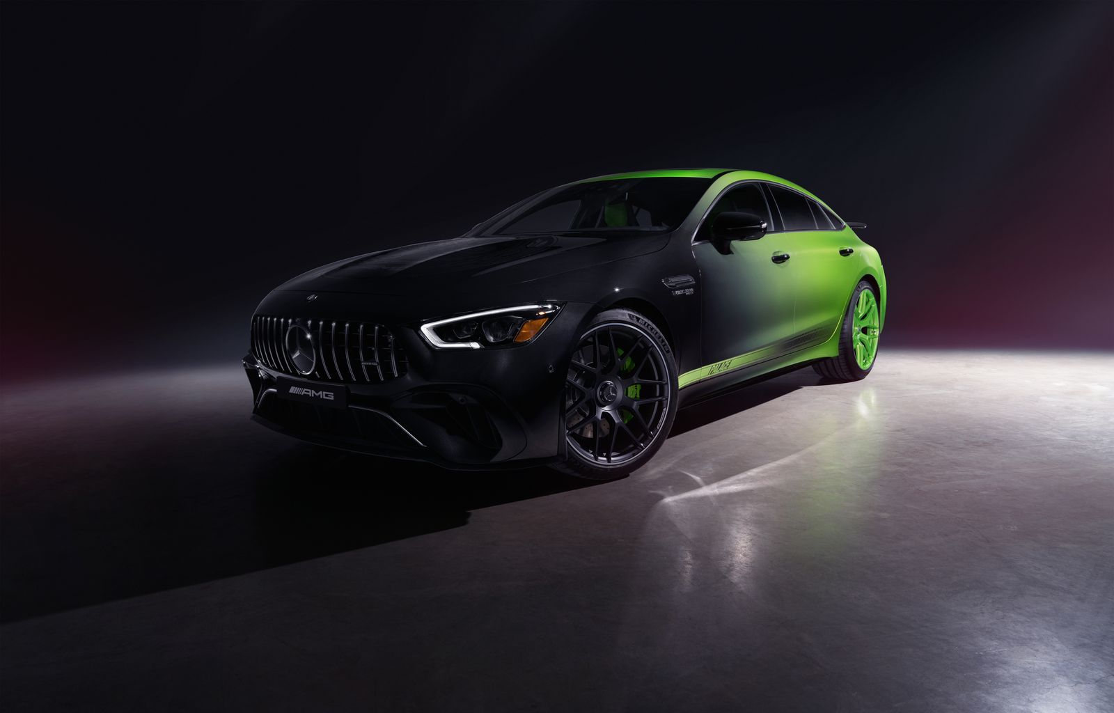性能怪獸遇上潮牌金童   Palace與Mercedes AMG推出聯名系列