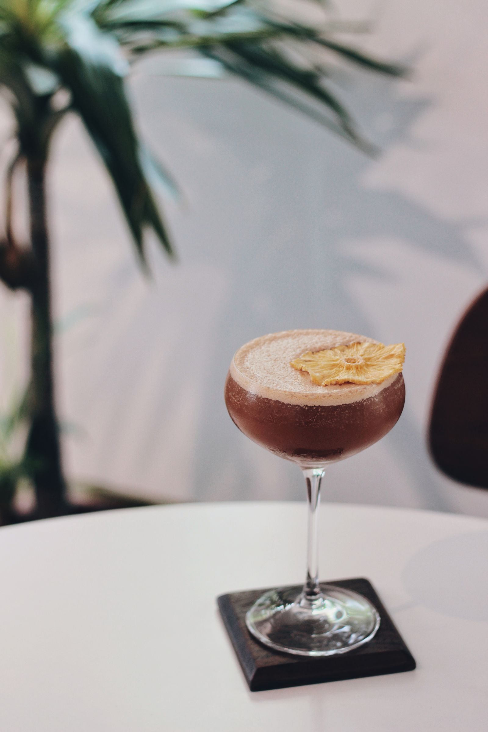 港邊大路上的島夏風情！「Akau Coffee 猻物咖啡」結合藝術、咖啡、老派精神，享受南台灣的獨特魅力！