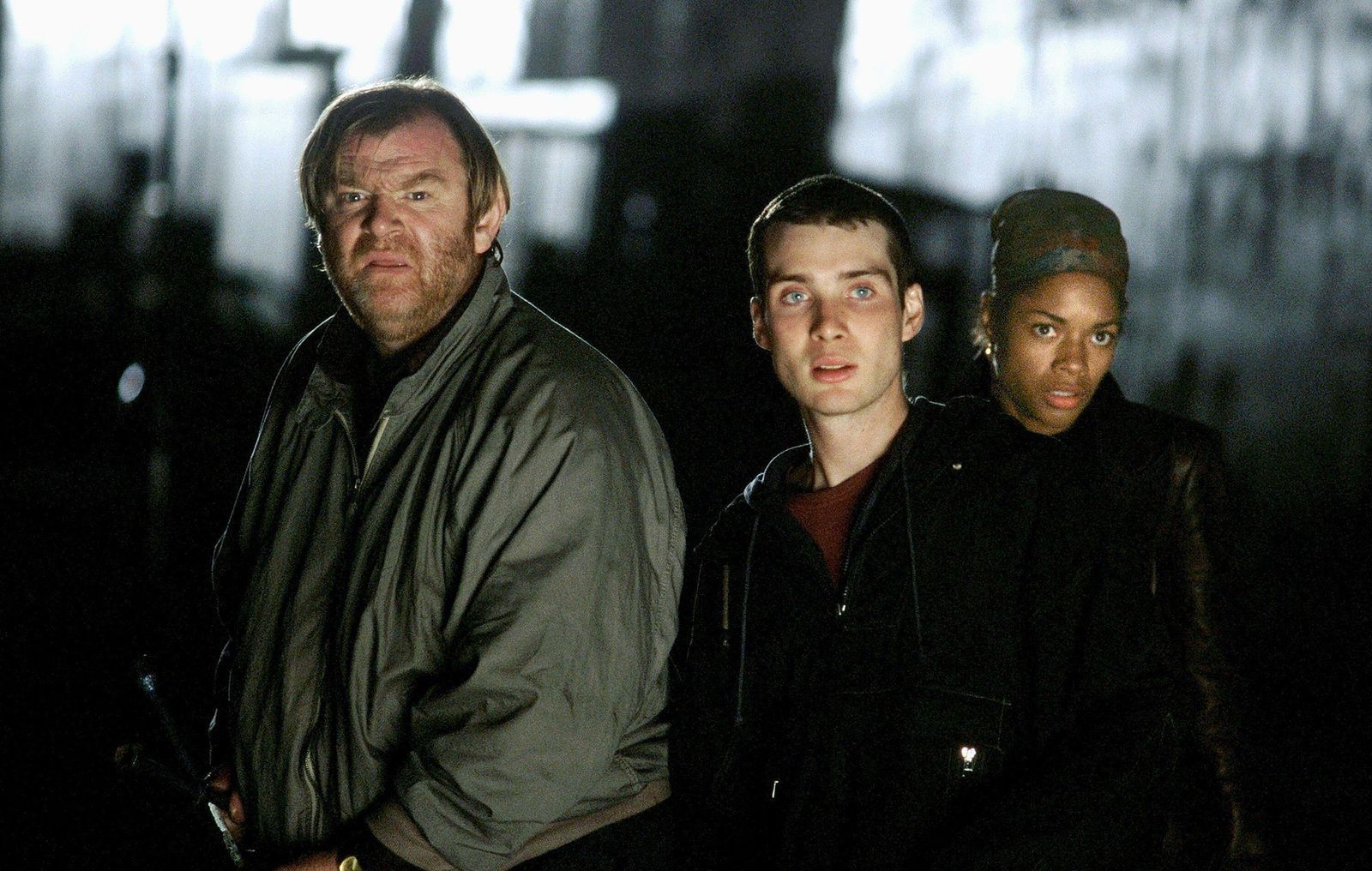 《浴血黑幫：不朽傳奇》席尼墨菲強勢回歸！表情全成迷因、戴紅報童帽 ⋯⋯ 人生就該用他的精神狀態面對！
