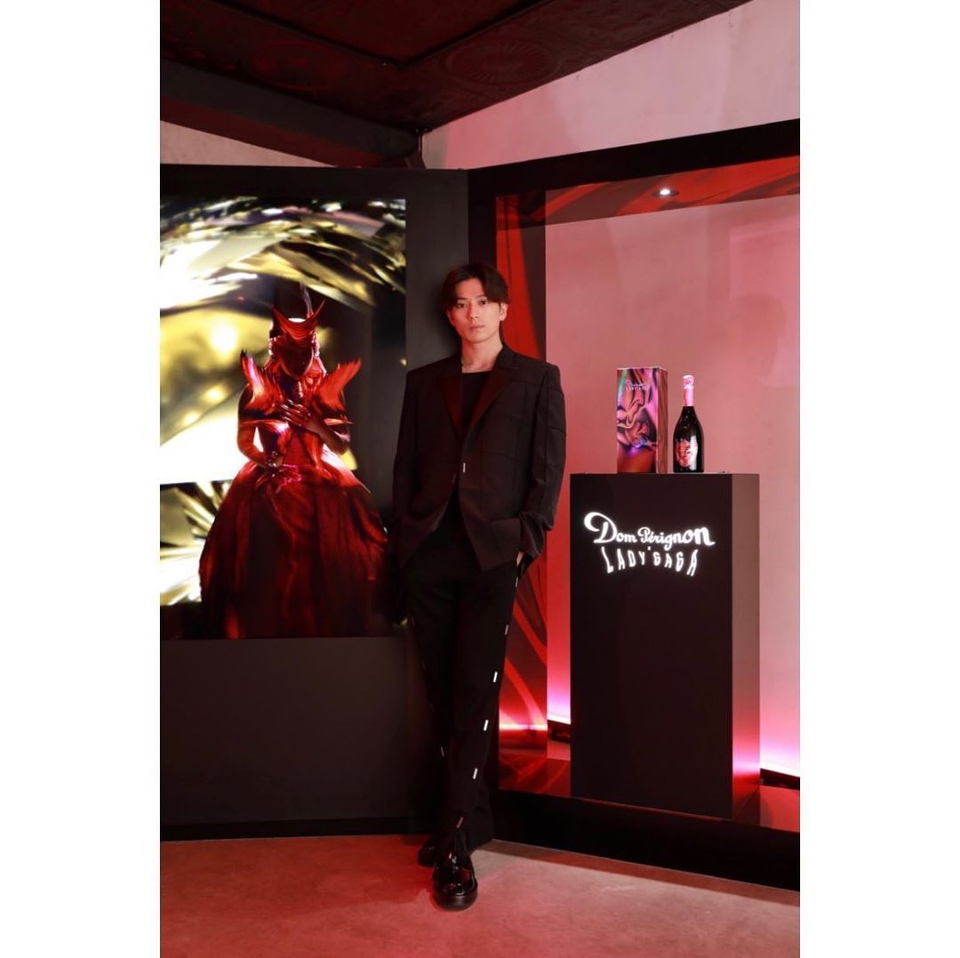 《航海王》真人版索隆「新田真劍佑」的穿搭三刀流解析，想當天菜男神就這樣穿！