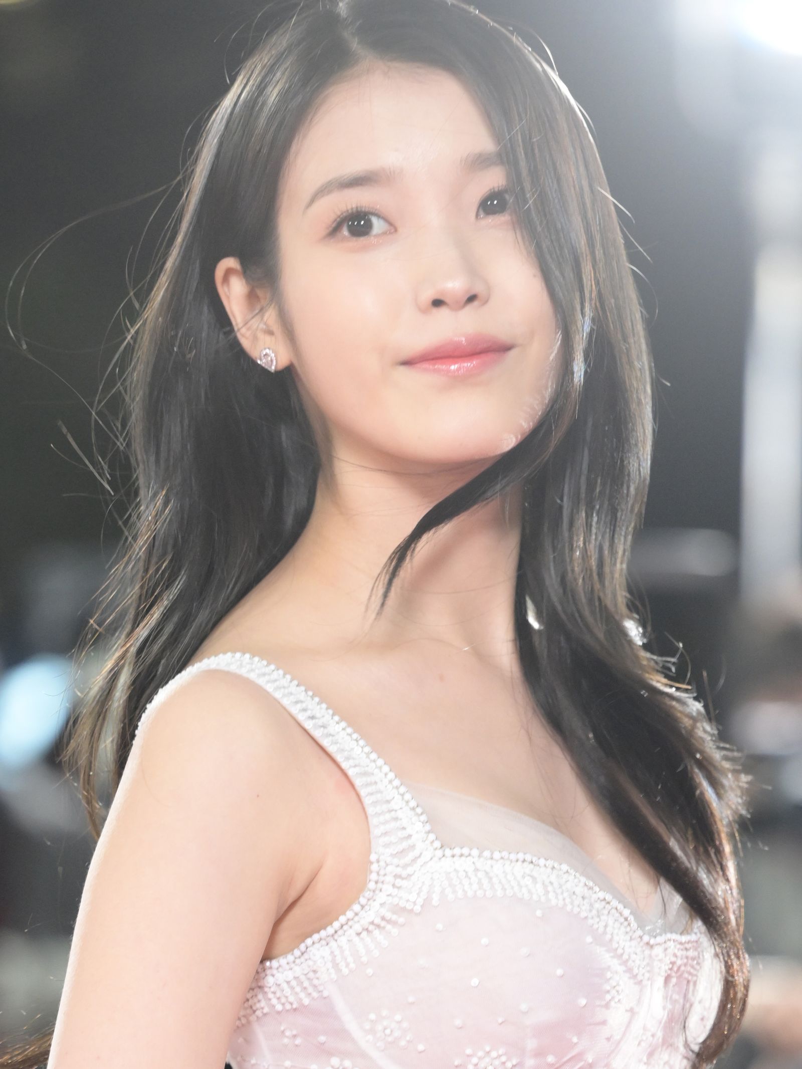 SEOUL SOUTH KOREA  NOVEMBER 25 Singer IU attends the 43rd Blue Dragon Film Awards at Yeouido KBS Hall on November 25...