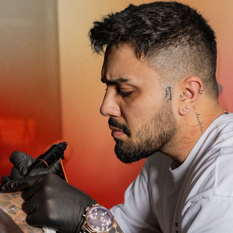 Tatouage sur le cou pour homme