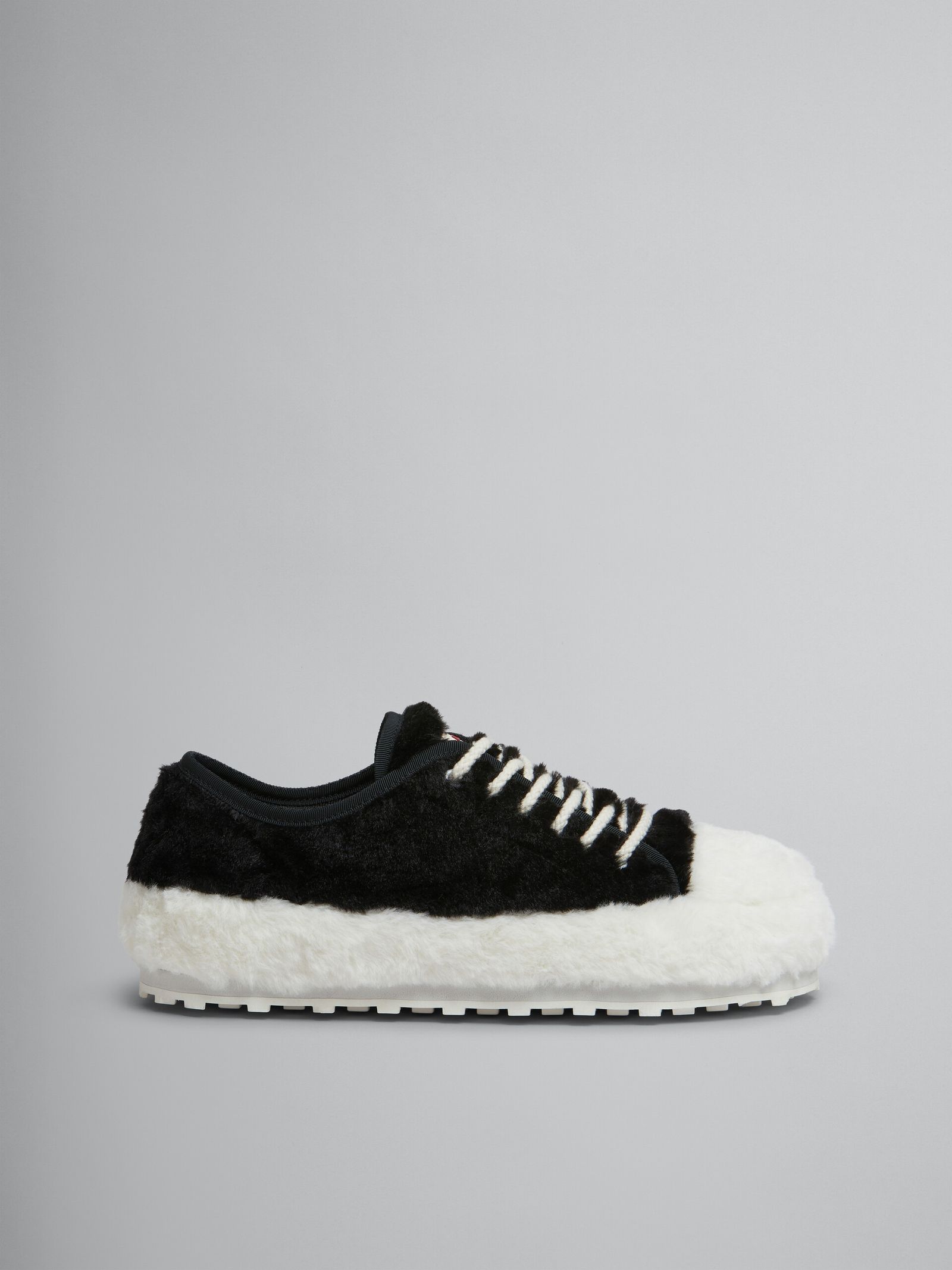 盤點 2024 年最值得入手的 5 款輕奢運動鞋，Balenciaga、Miu Miu、Kith…通通都有！