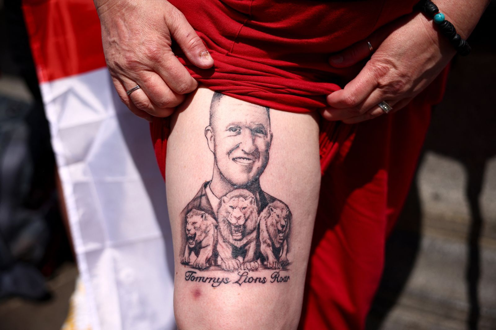 A supporter of British farright activist and founder and former leader of the antiIslam English Defence League  Stephen...