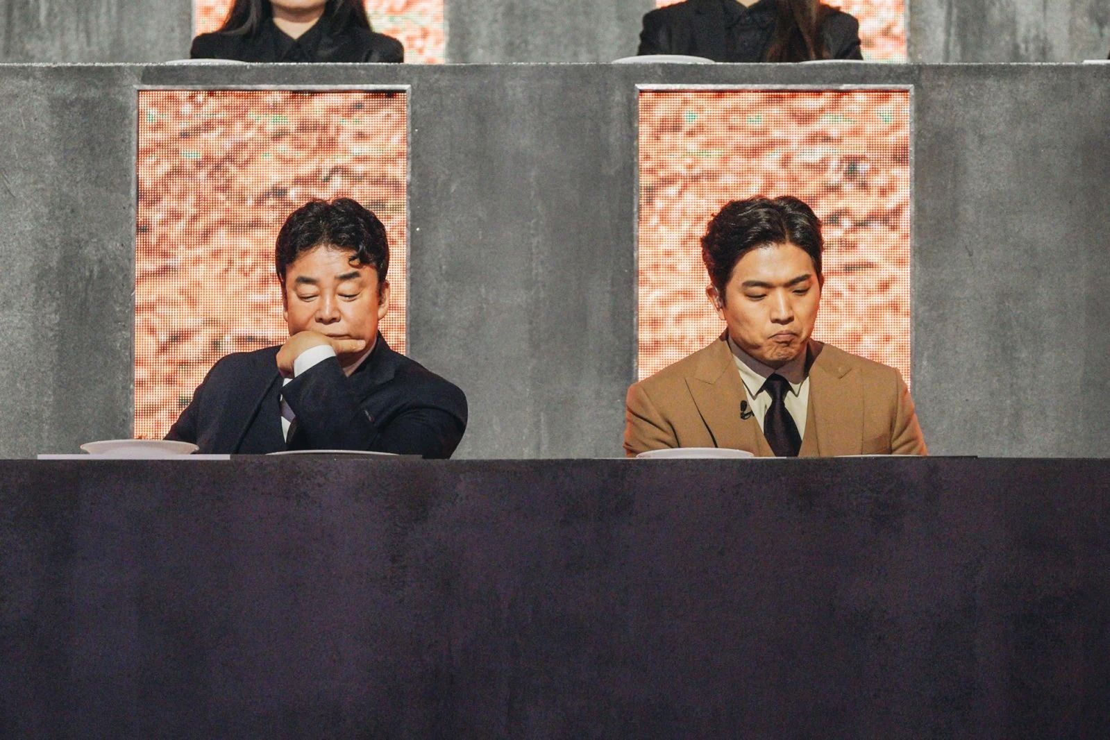 《黑白大廚2》評審「安成宰」強到你會怕：軍人出身、韓國唯一米其林三星主廚、獨家食譜「烤蒜泡麵」必嘗試！