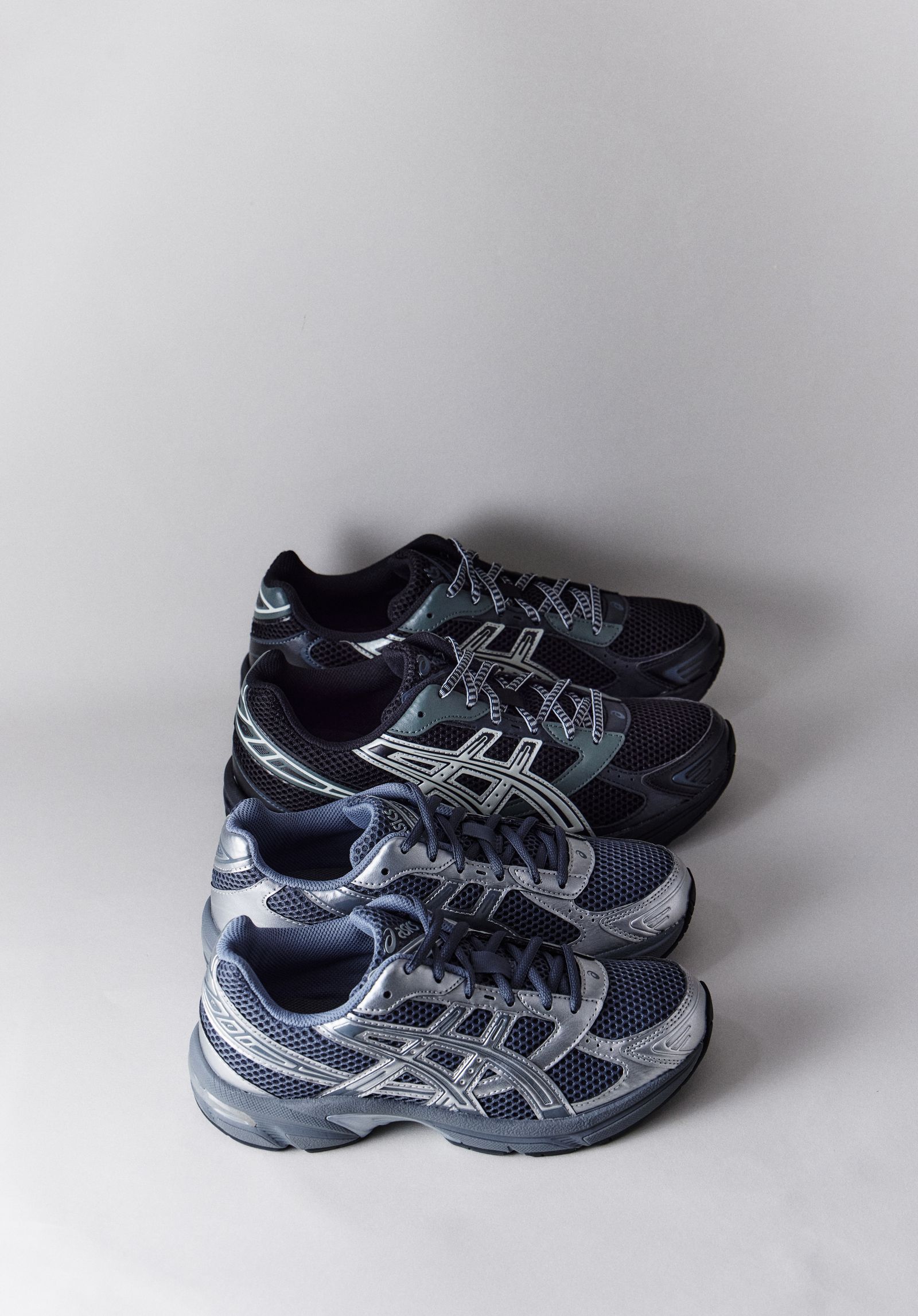 2025 盤點 8 雙必買銀色球鞋推薦，從 Nike、adidas、ASICS 到 New Balance 通通有！