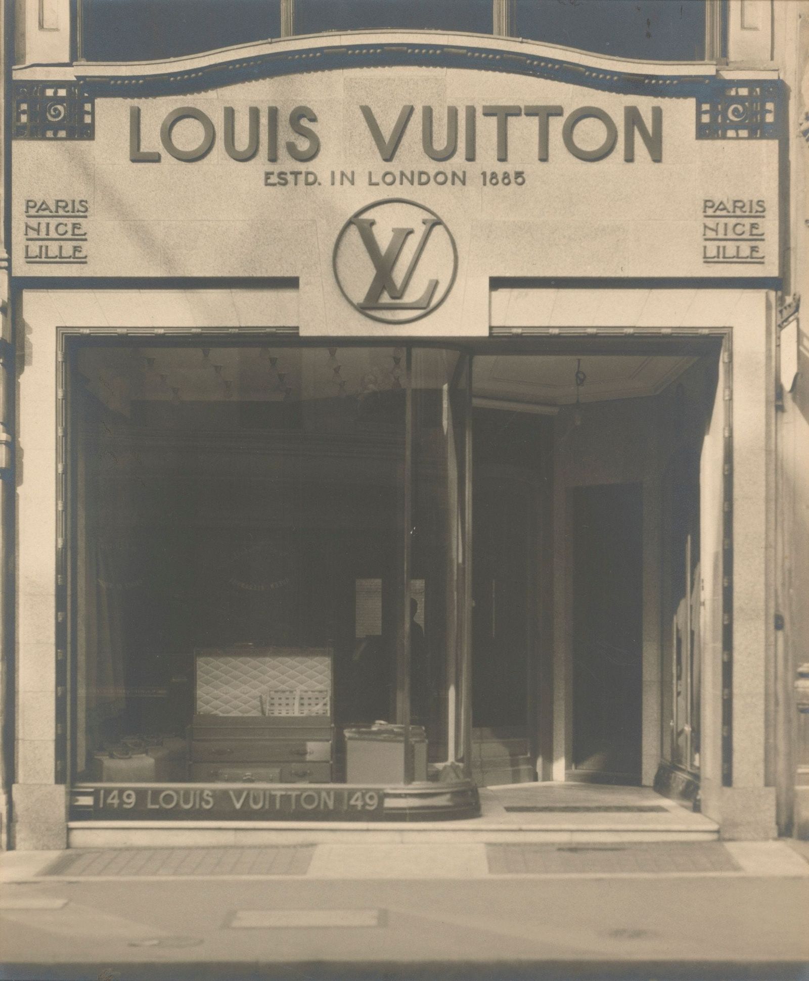 （Louis Vuitton 首間店鋪）