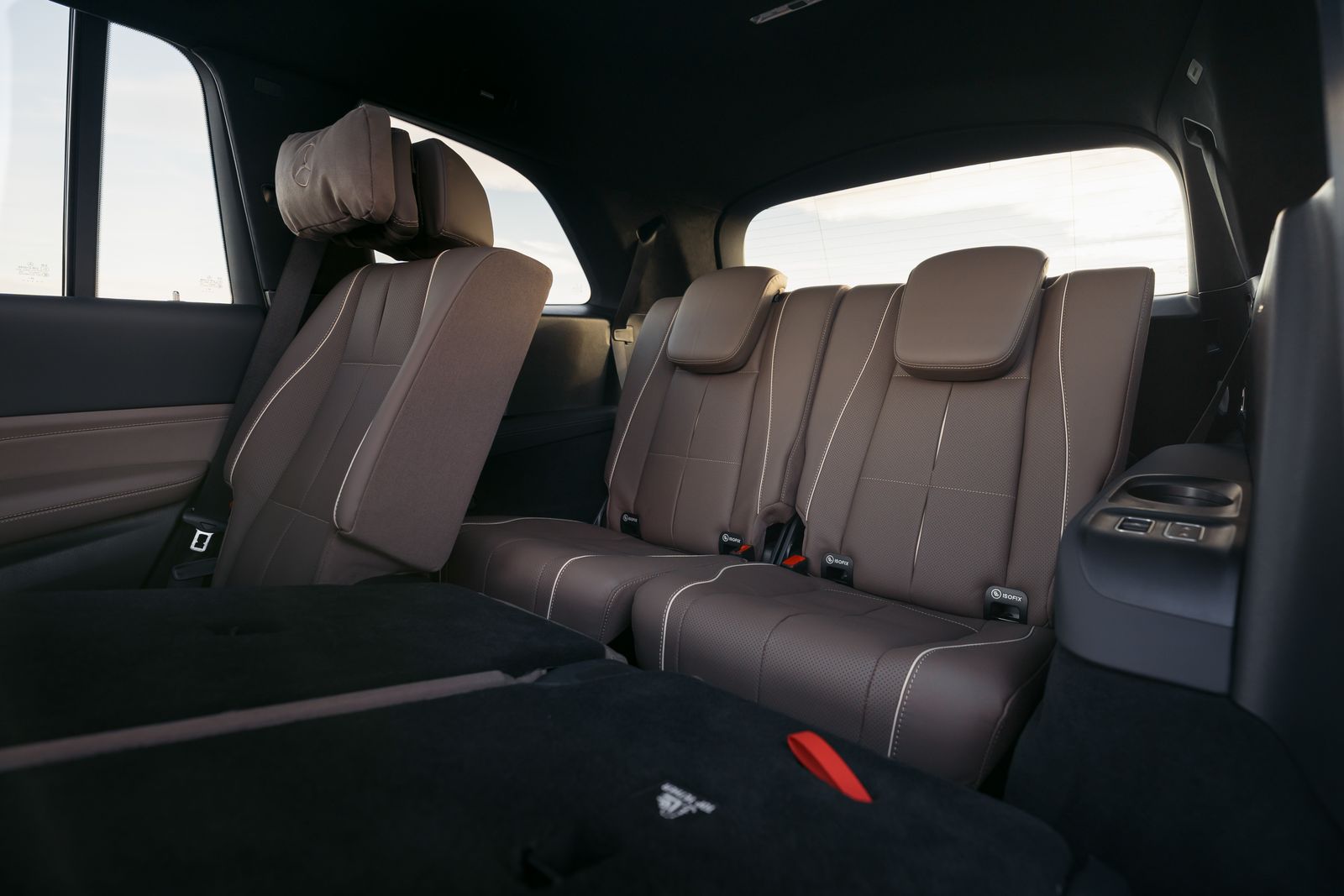 陸上頭等艙 MercedesBenz GLS 全面升級：兼具越野實力與豪華舒適性，7 大改款亮點一次看！