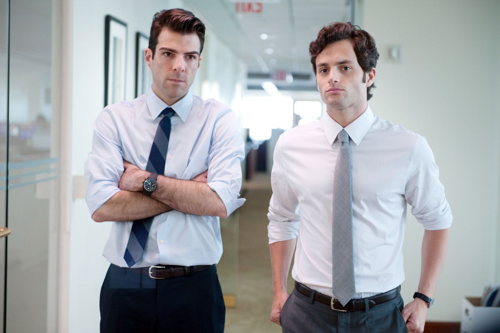 Zachary Quinto et Penn Badgley dans Margin Call de J.C. Chandor.